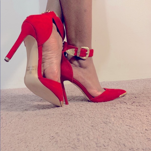 #  velvet red heals - Picture 2 of 6